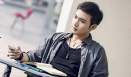 刘昊然张彬彬吃瓜,娱乐圈新CP诞生？