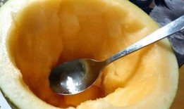哈密瓜没有勺子怎么吃,哈密瓜的独特食用之道