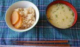 摸鱼吃瓜画饼油茶,揭秘现代职场生活新风尚