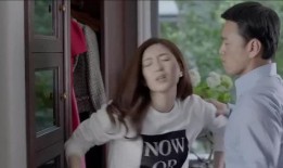 吴老师和妹妹吃瓜