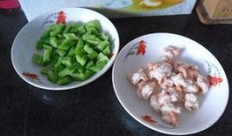 凉瓜虾球怎么吃,夏日清爽海鲜新吃法