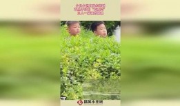 小伙骑车摔到吃瓜,围观群众“吃瓜”现场