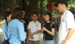 吴老师和妹妹吃瓜