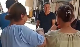 985高校女子吃瓜,校园生活新视角下的趣味瞬间”