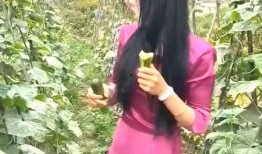 美女吃瓜被抓了