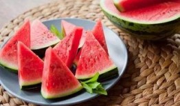 用脚吃瓜视频,一场别开生面的网络奇观