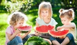 小蓝天天吃瓜,每日一瓜，趣味盎然