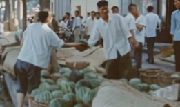 在七十年代吃瓜,见证那个时代的“吃瓜群众”